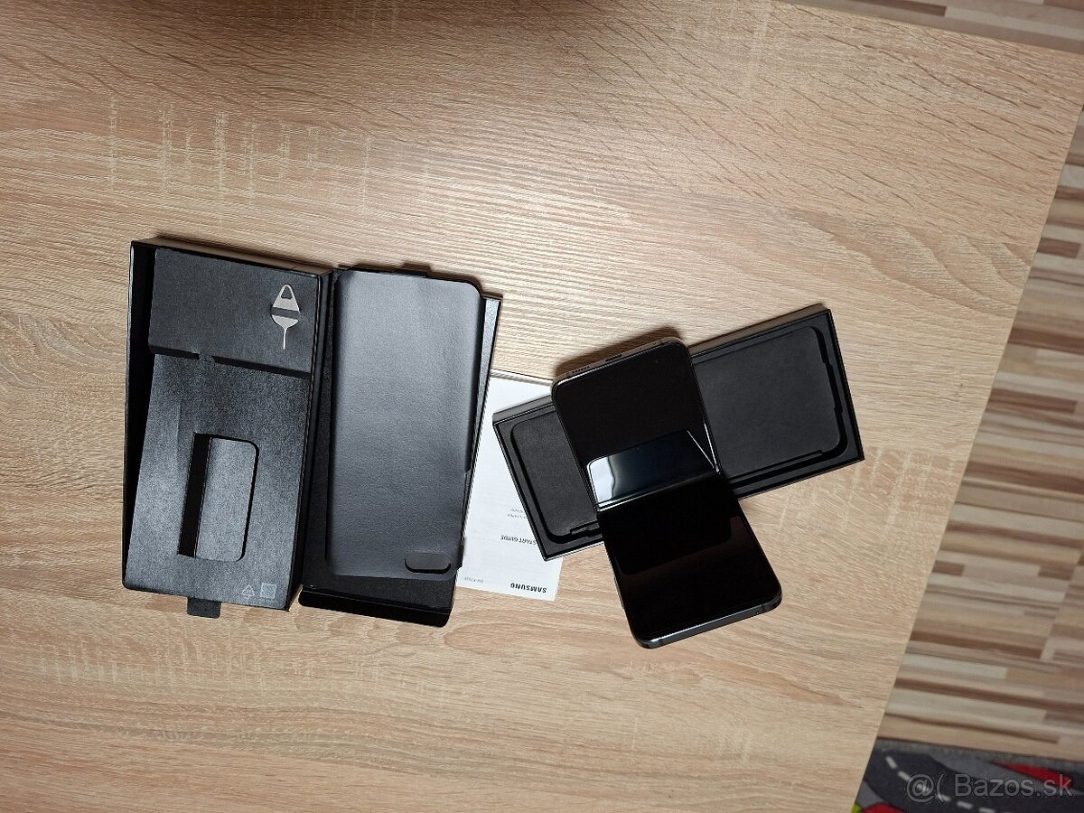 Predám Samsung Galaxy Z Flip 5 256 GB - 2