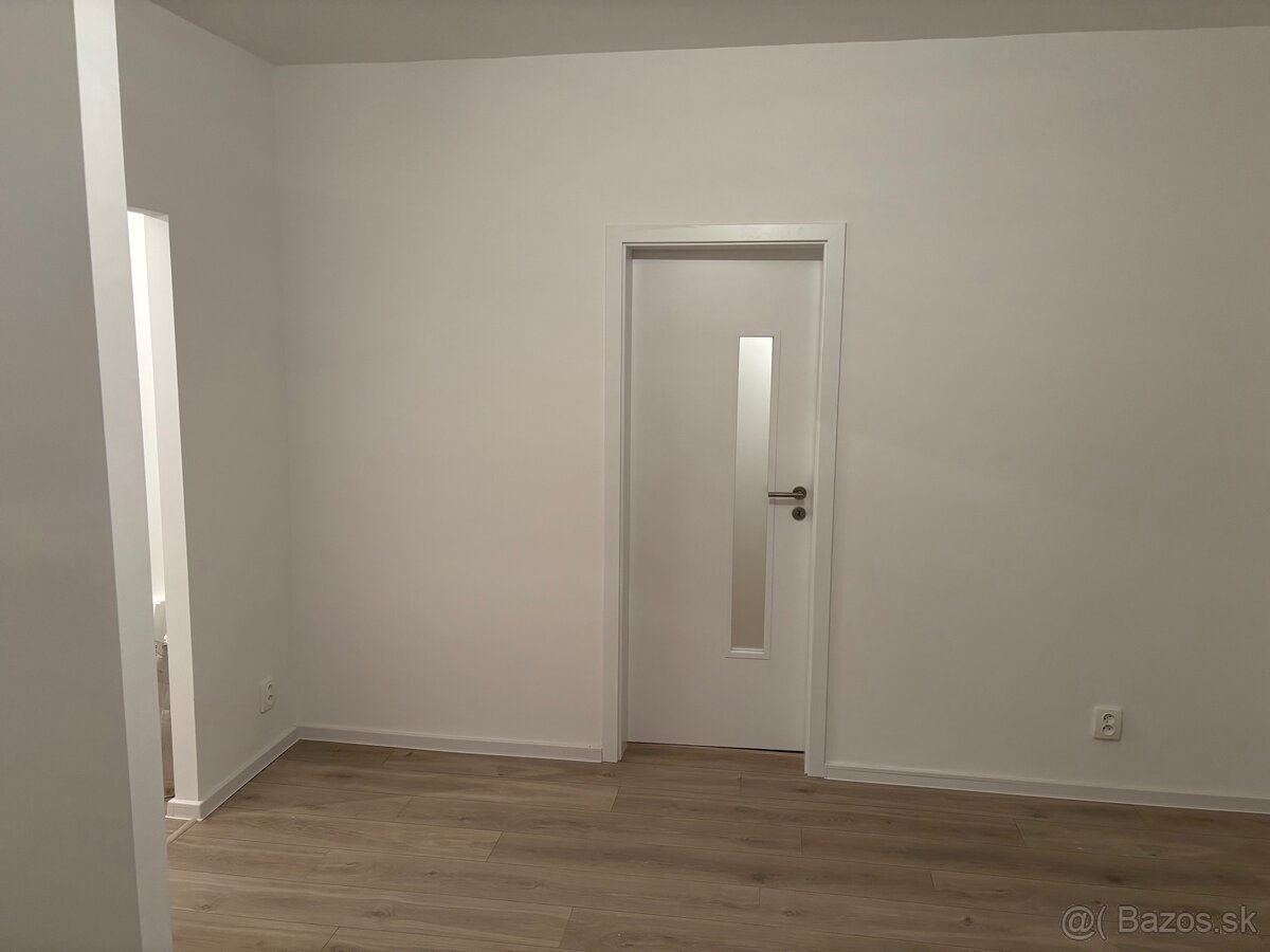 Dvojgarsonka, Znievska, komplet rekonstrukcia - 2