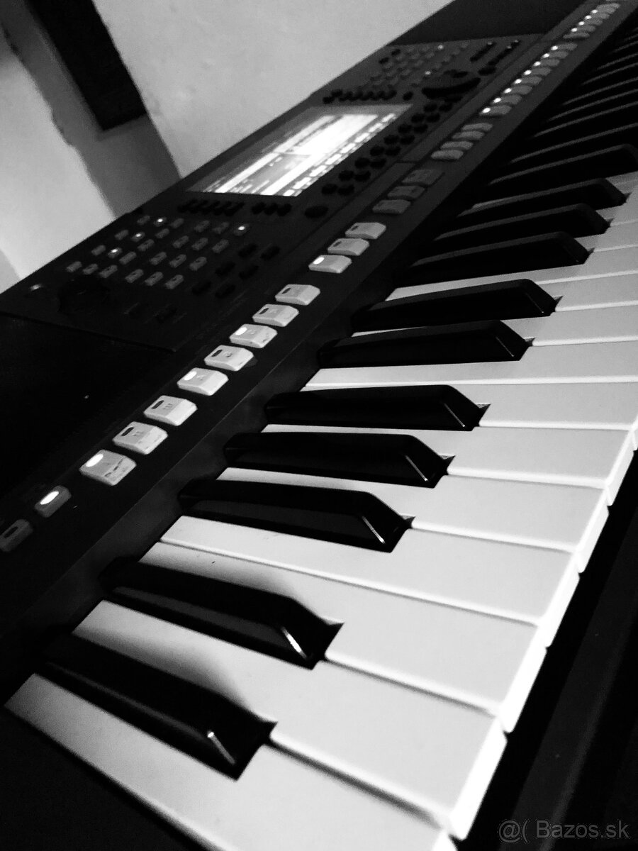 YAMAHA PSR S770 - 2