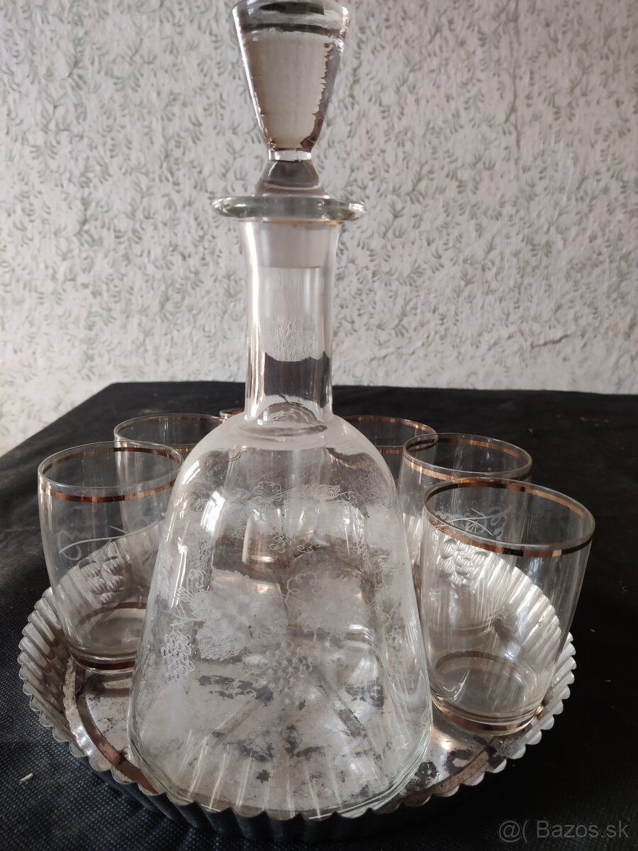 karafa s pohármi - 2