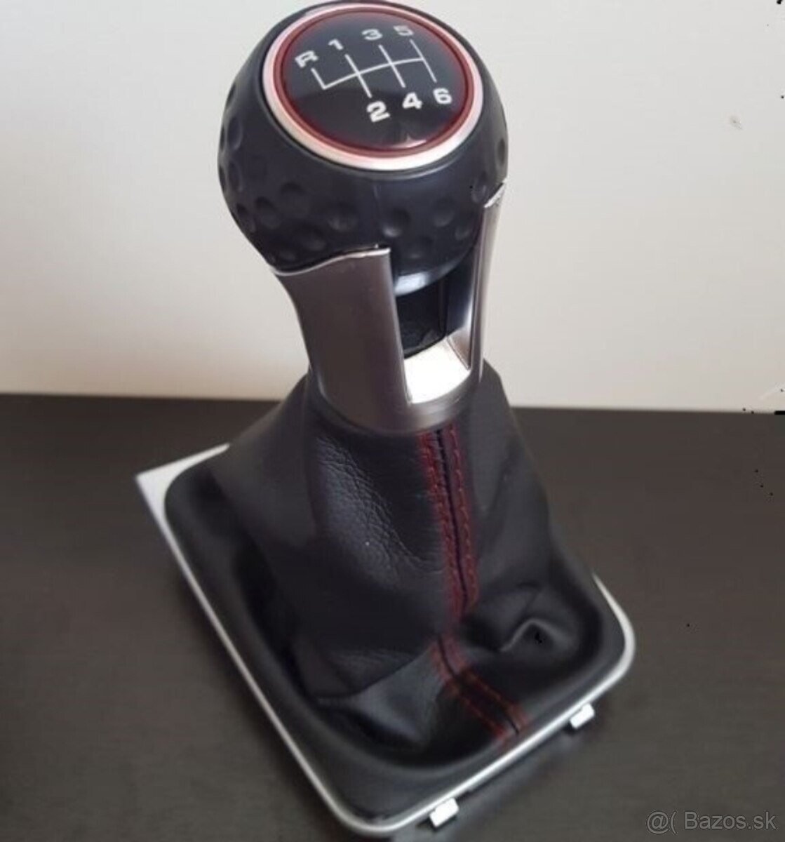 GTI radiaca paka s červeným prešivaním - 2