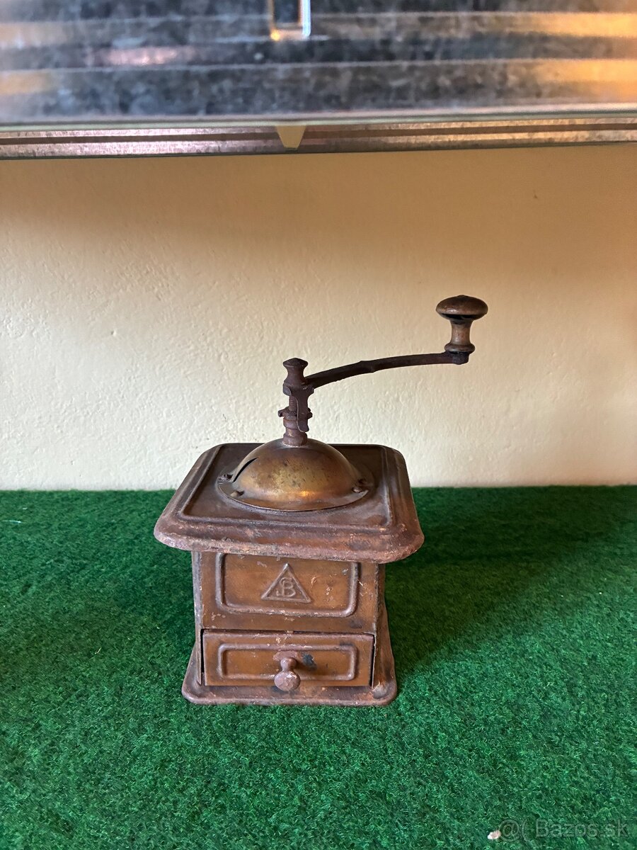 Starožitný mlynček na kávu - 2