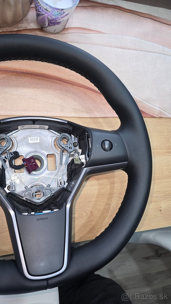 volant TESLA model 3 , Tesla Y VYHRIEVANÝ - 2
