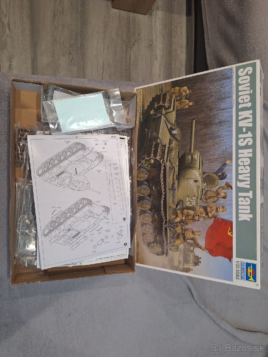 Model Soviet KV-1S - 2