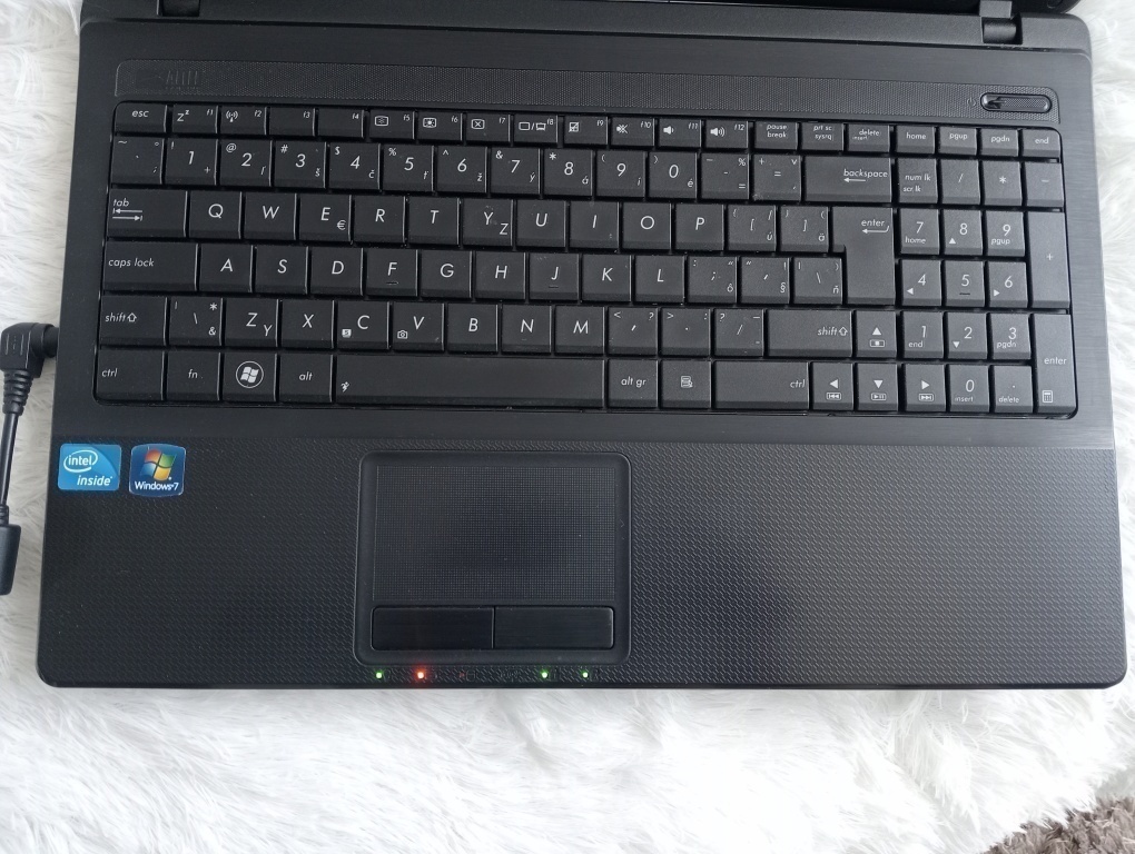 rozpredám notebook Asus X54C - 2