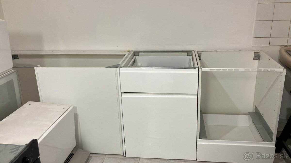 Ikea kuchyňa - skrinky biele - 2
