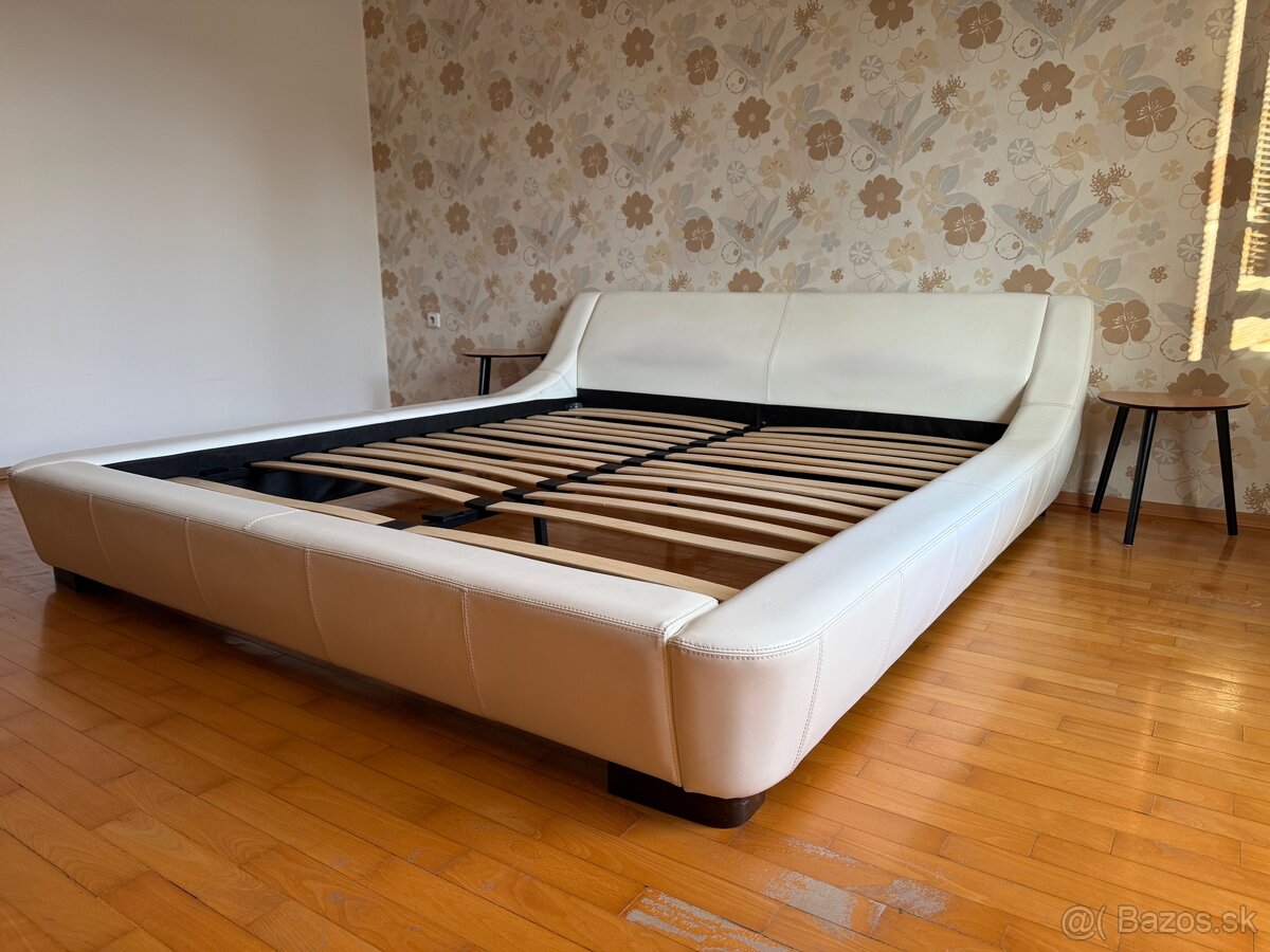 Manželská posteľ a stolíky - 2