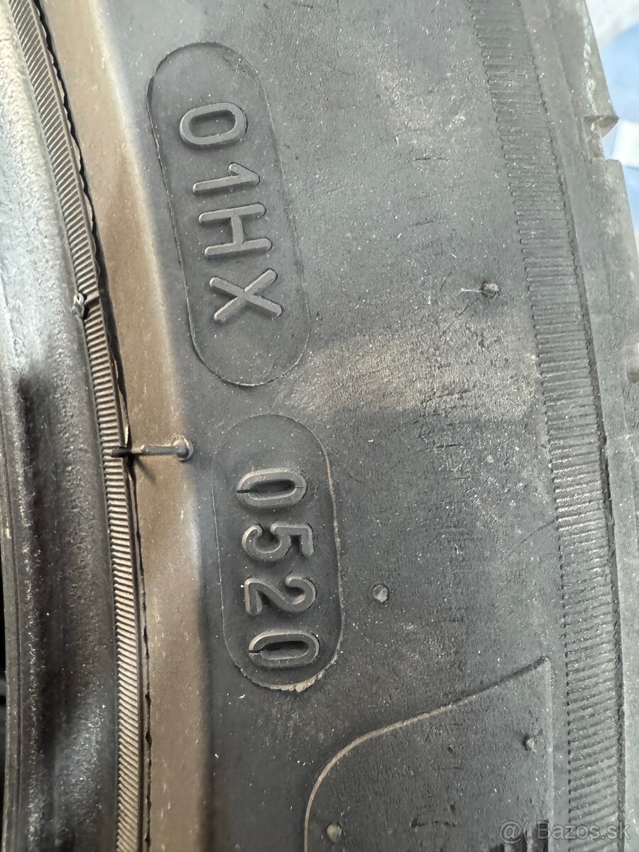 Predám pneumatiky 295/35 R21 - 2