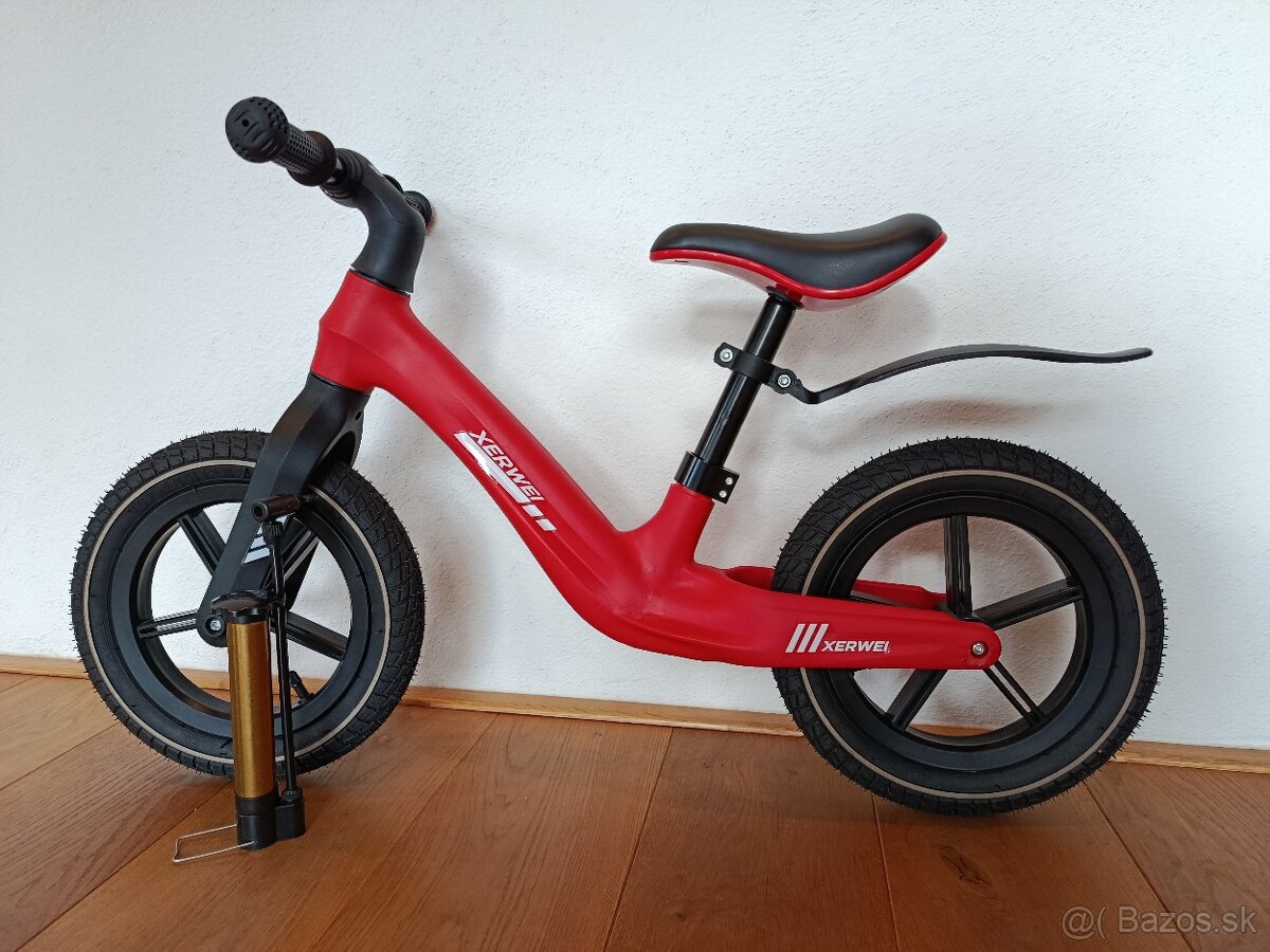 Nepoužívané odrážadlo XERWEI HY04 za super cenu - 2