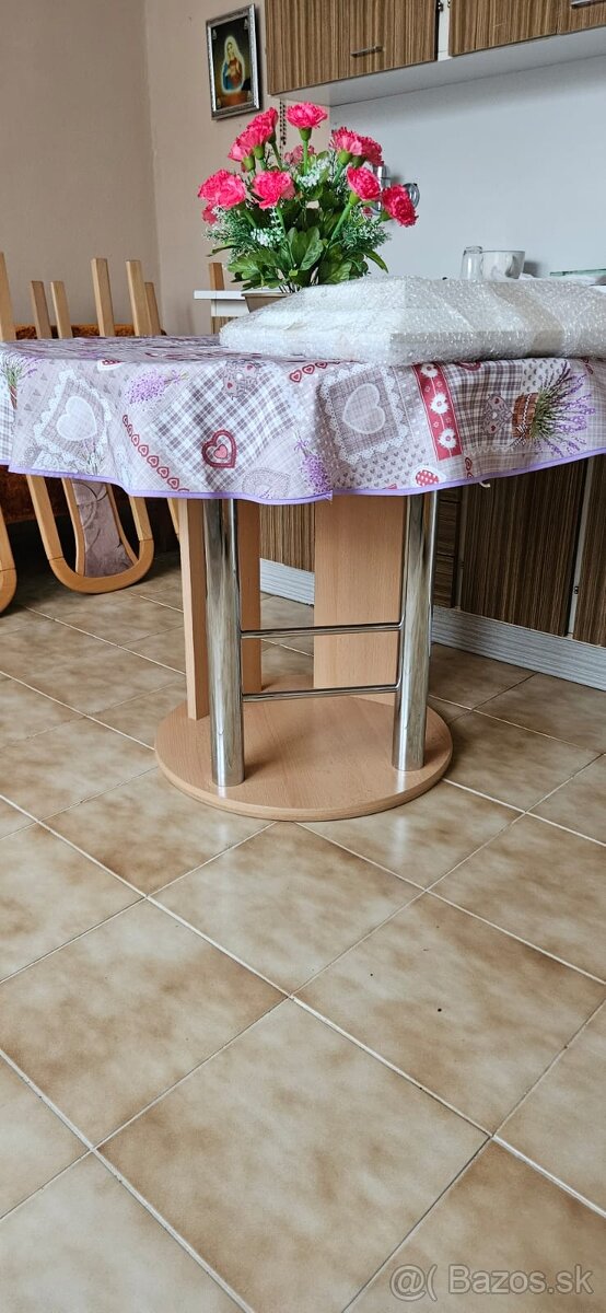 Jedalensky stol so stoličkami - 2