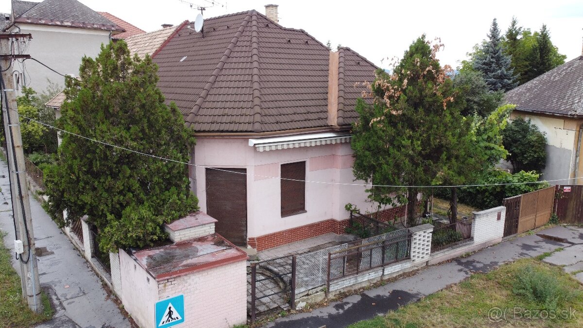 Trojizbový rodinný dom v širšom centre mesta Lučenec - 2