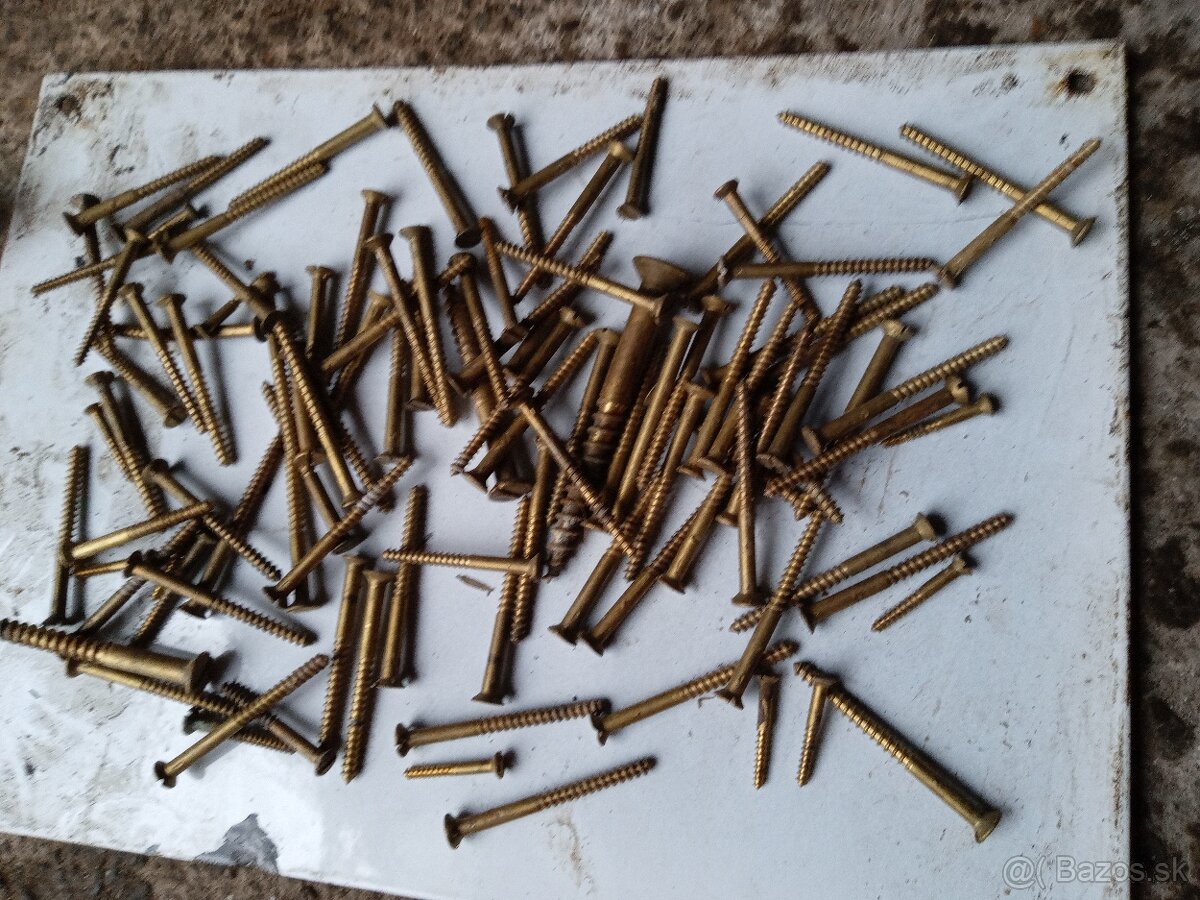 Staré mosadzné šrubky šroby - 2