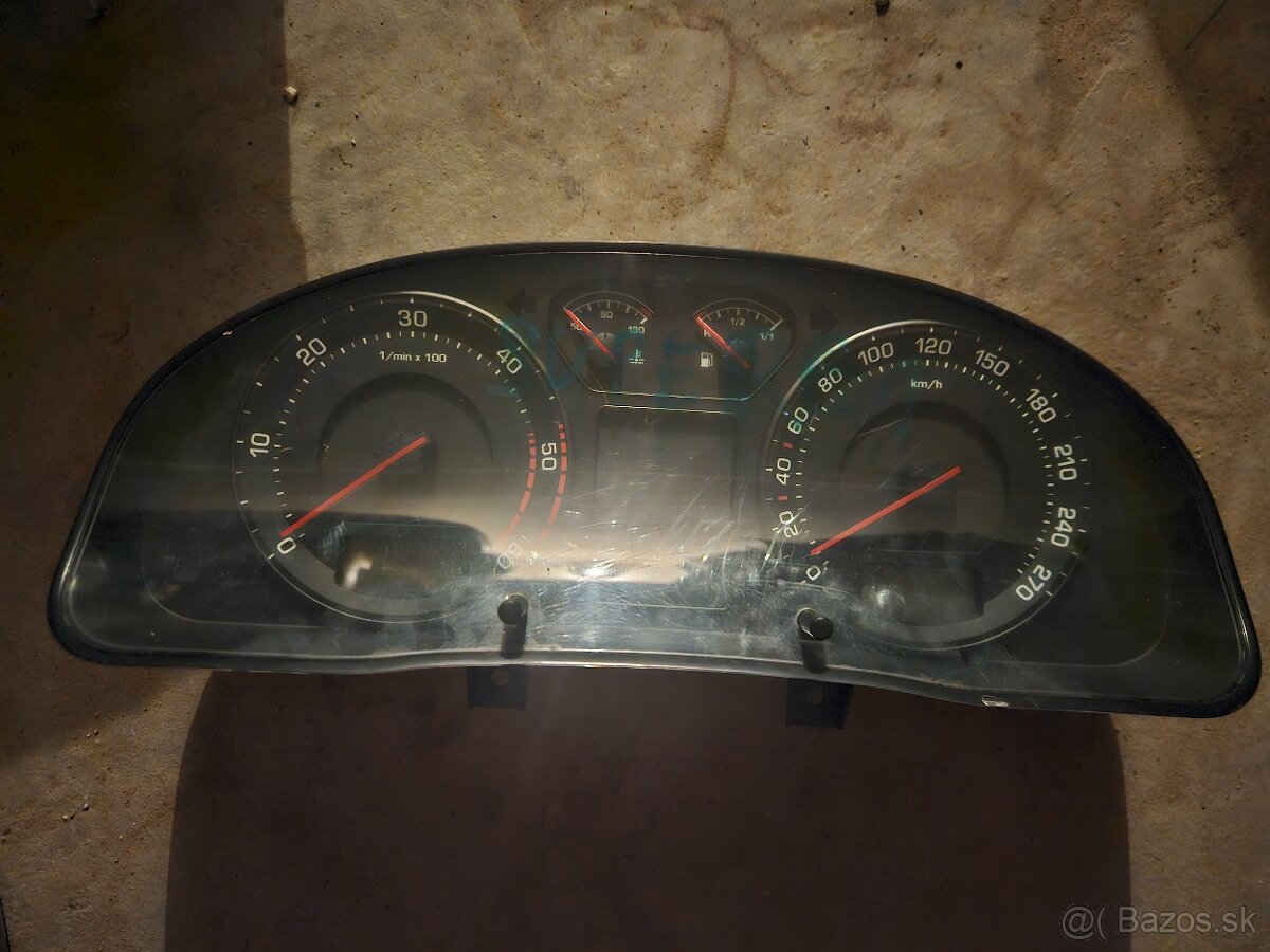 Predám budíky na Škoda superb 1 - 2