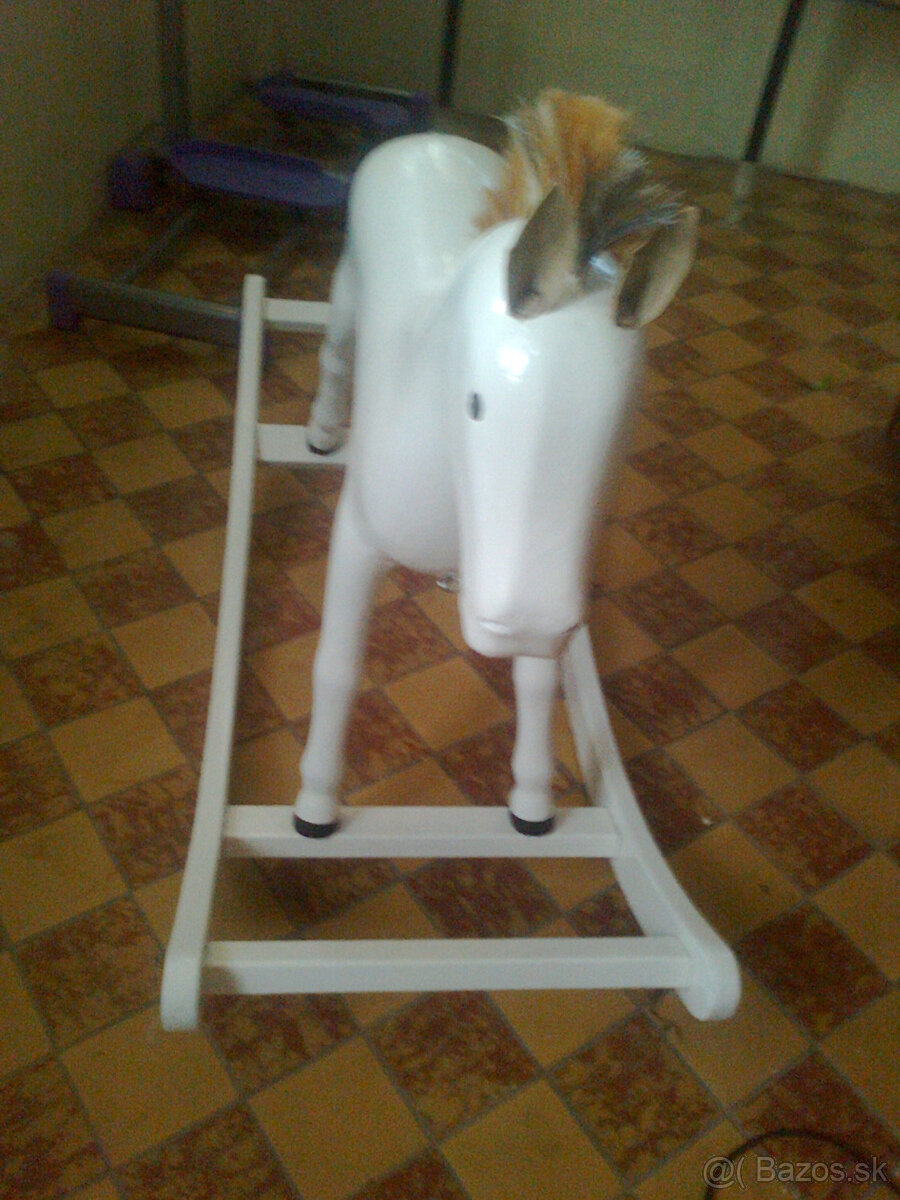 drevený hojdací koník - 2