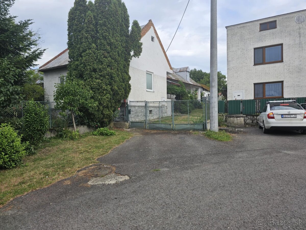 NA PREDAJ 3 IZBOVÝ RODINNÝ DOM S GARÁŽOU A ZÁHRADOU. - 2
