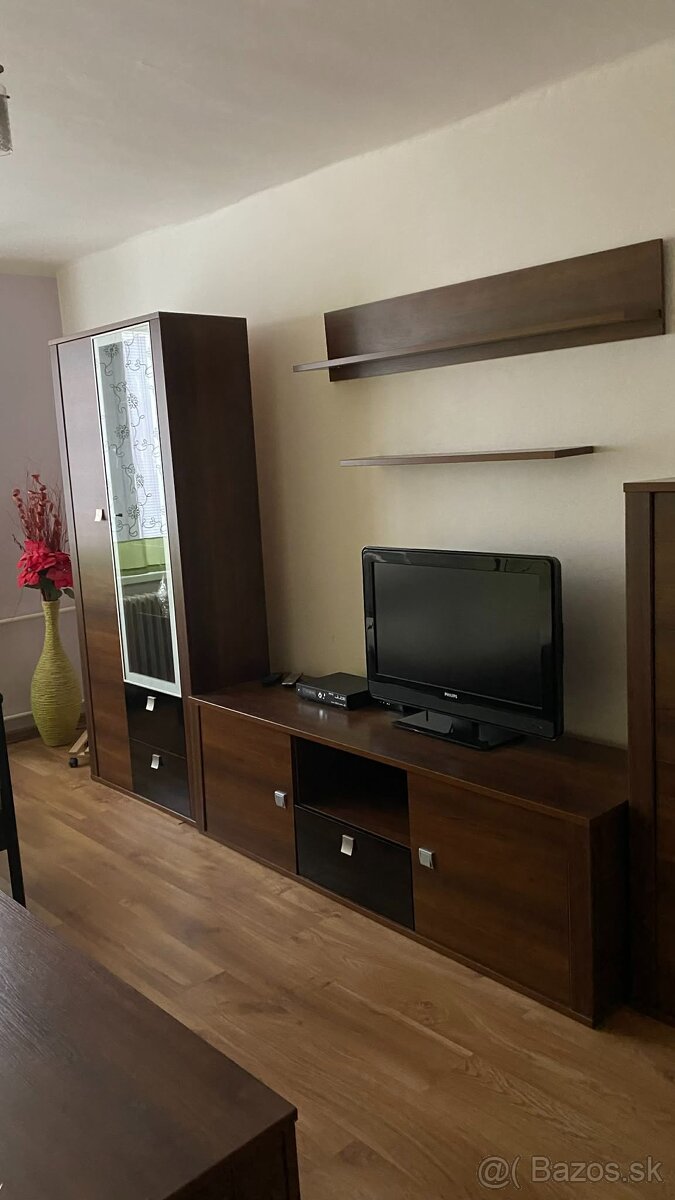 Hľadáme spolubývajúcu (žena) - 2