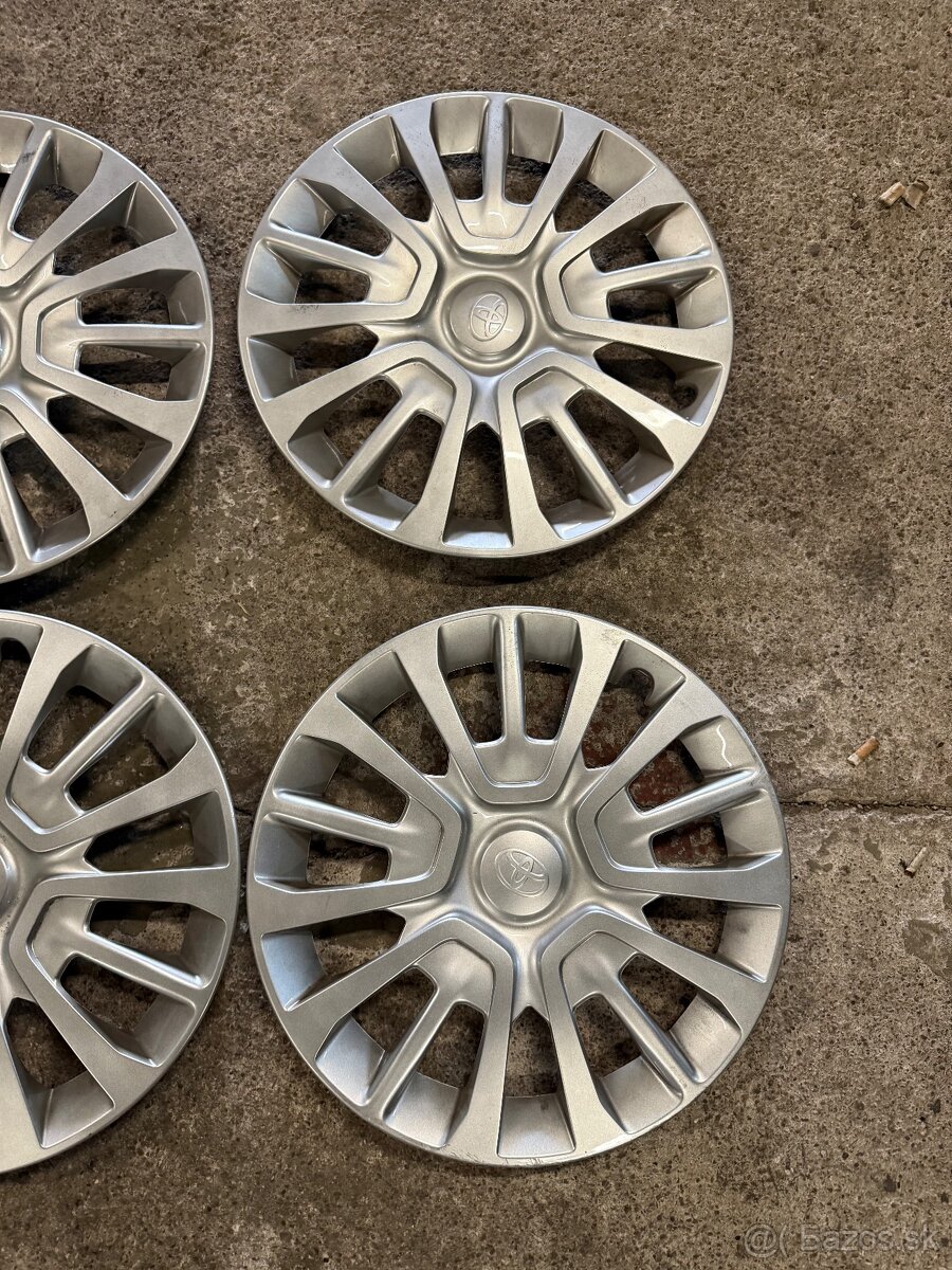 R17 puklice Toyota - 2