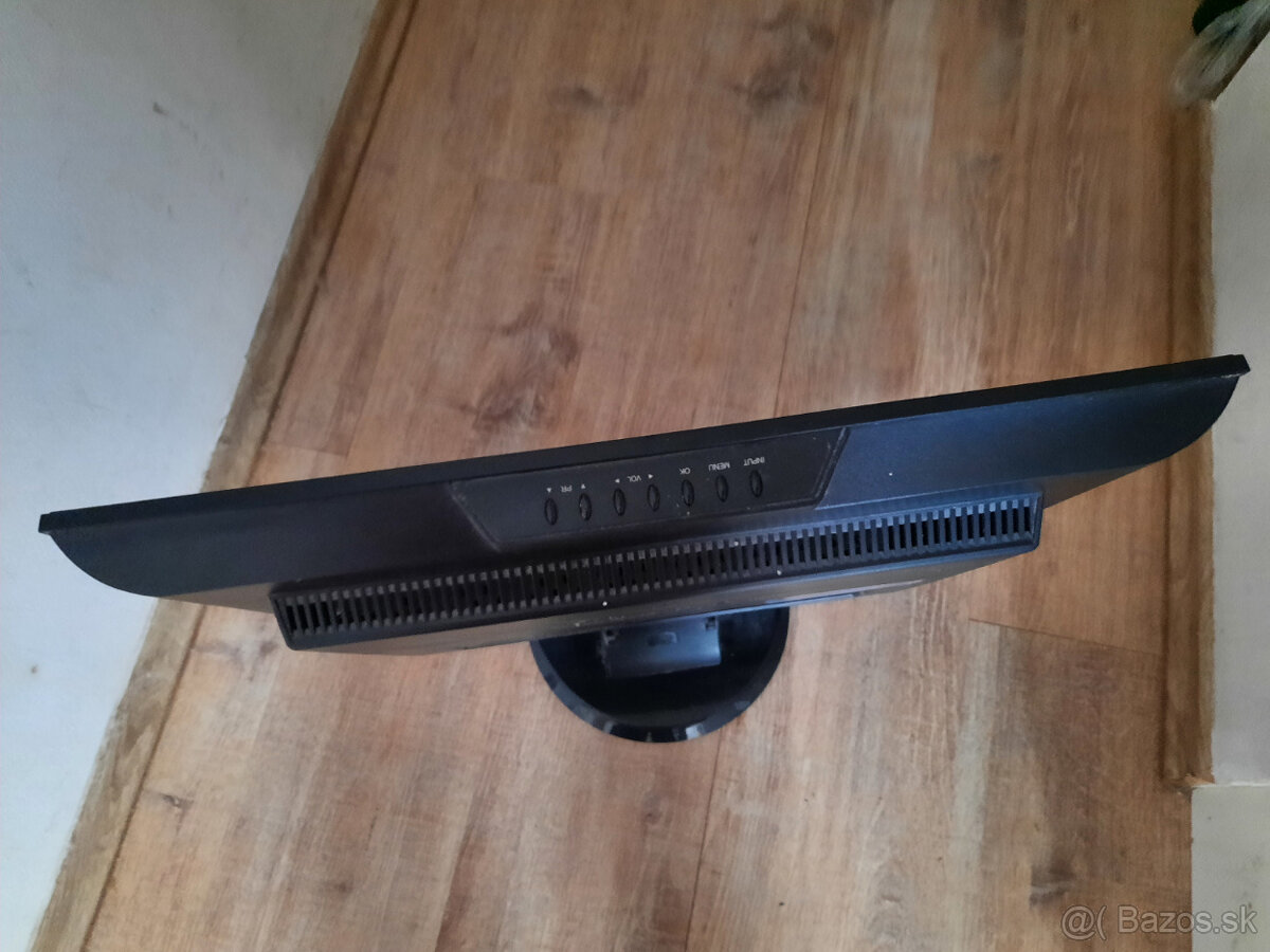Plochý 22" monitor - 2
