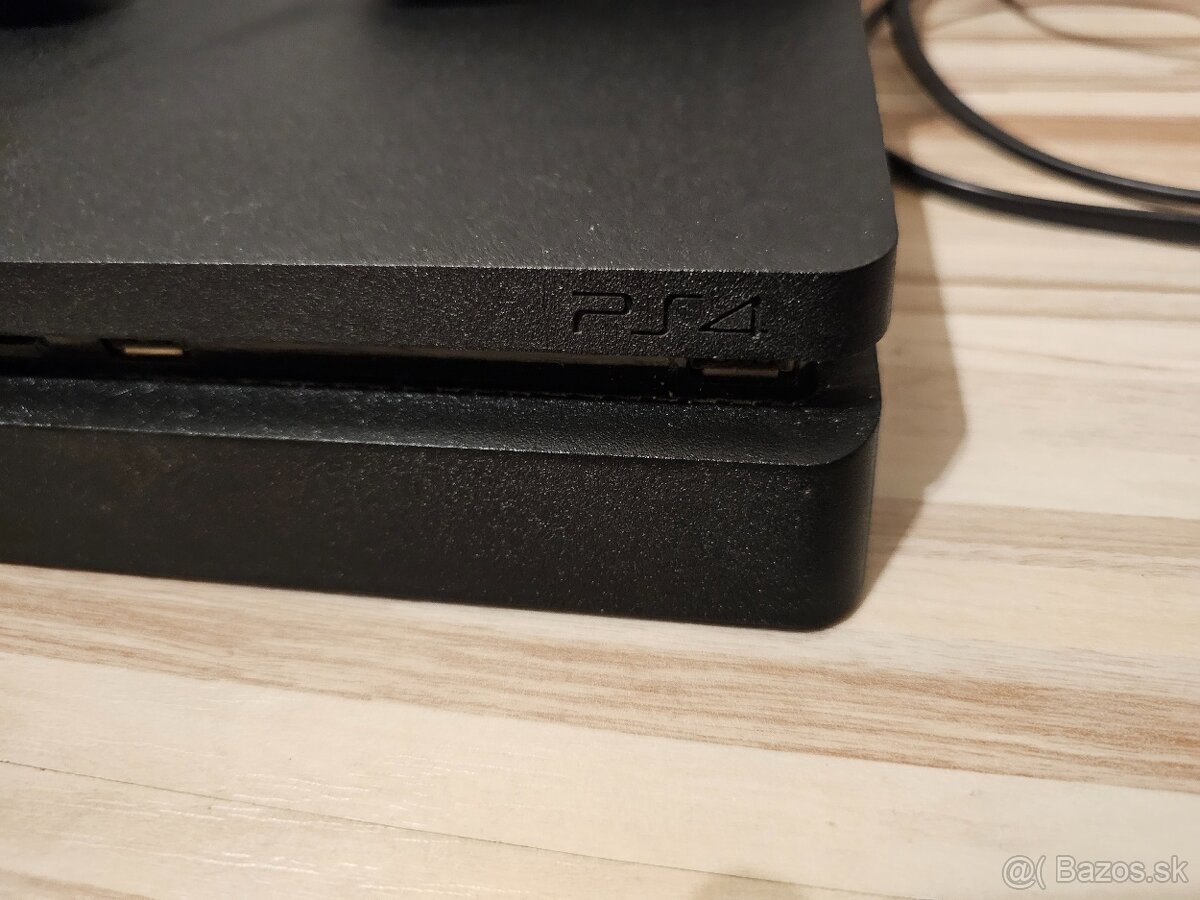 Predám konzolu PS4 a televízorom THOMSON 32HD5506 - 2