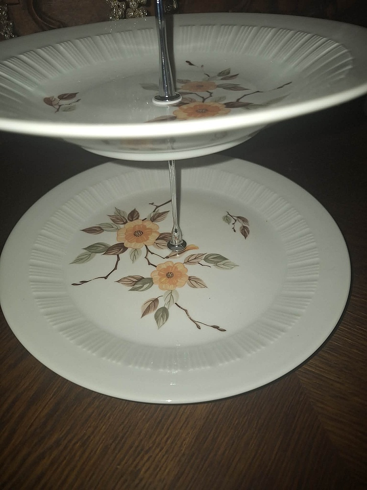 PORCELÁNOVÝ ETAŽÉR - 2