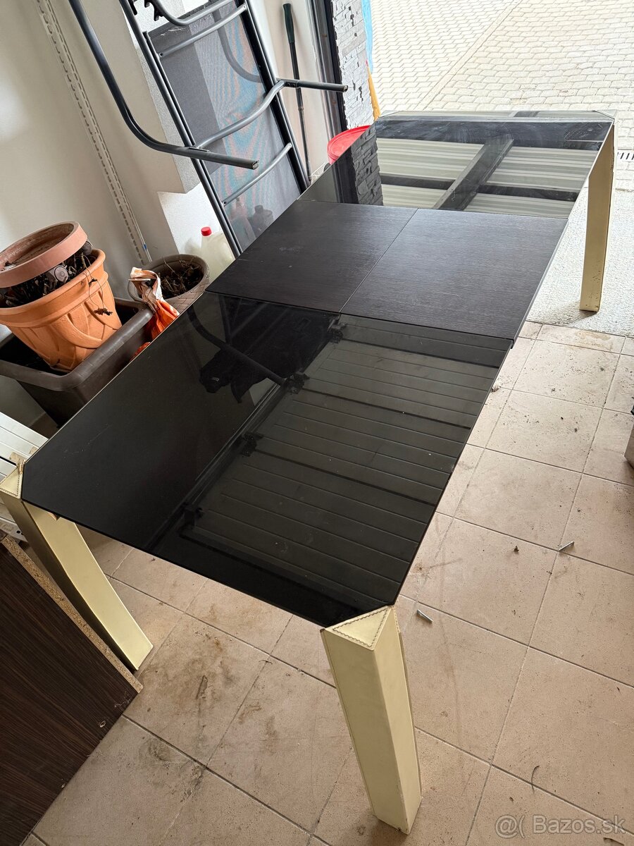 Jedálenský stôl - 2