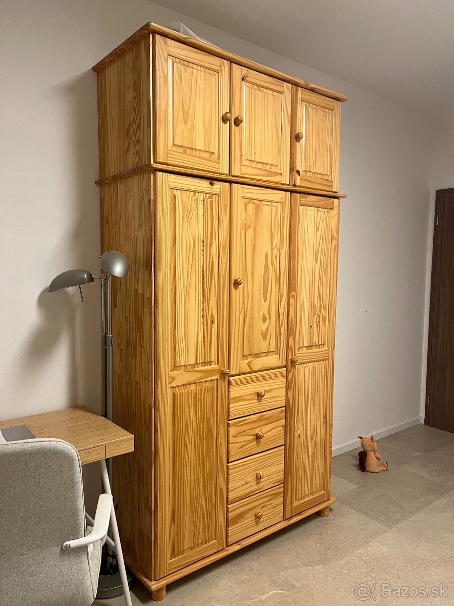 Drevená skriňa s nadstavcom - 2