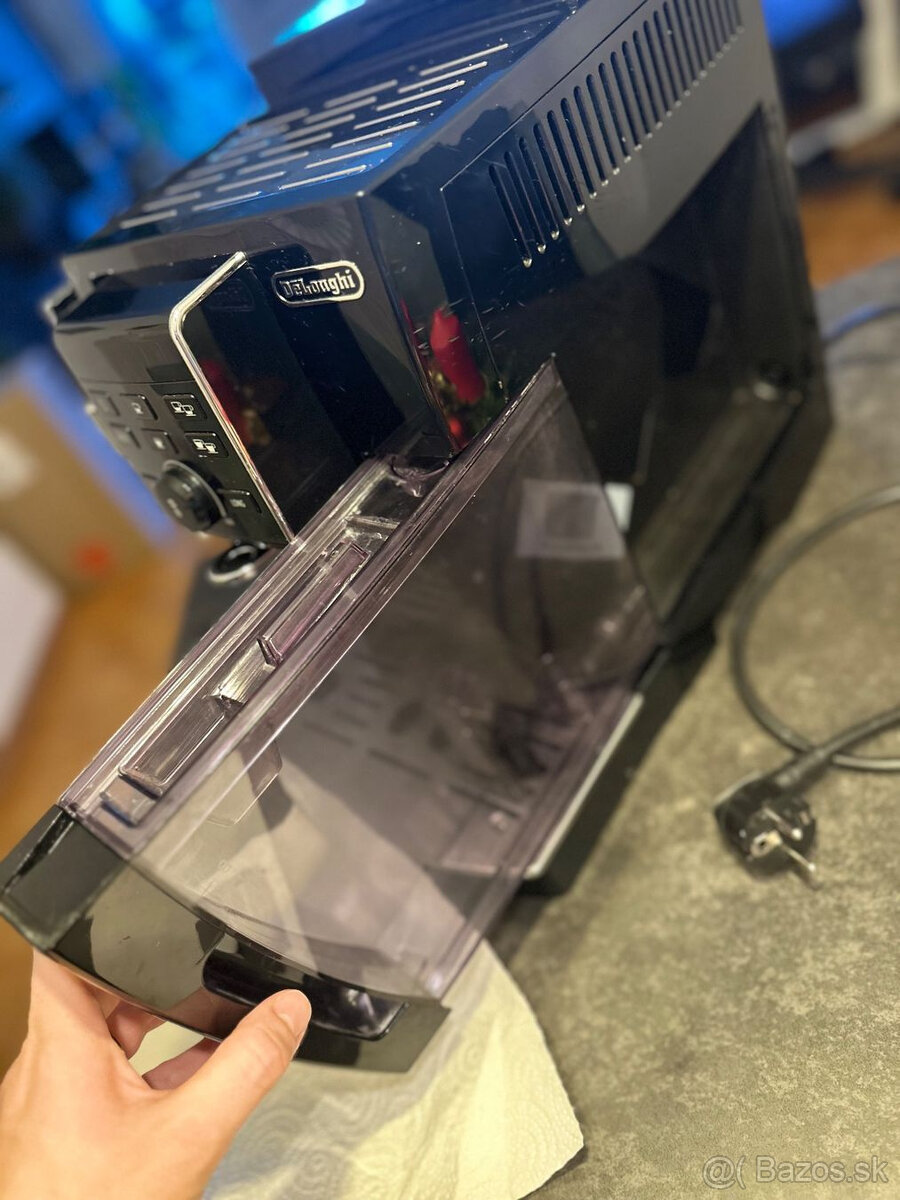 DeLonghi Ecam 13.12X. Black 3.r kavovar TOP stav - 2
