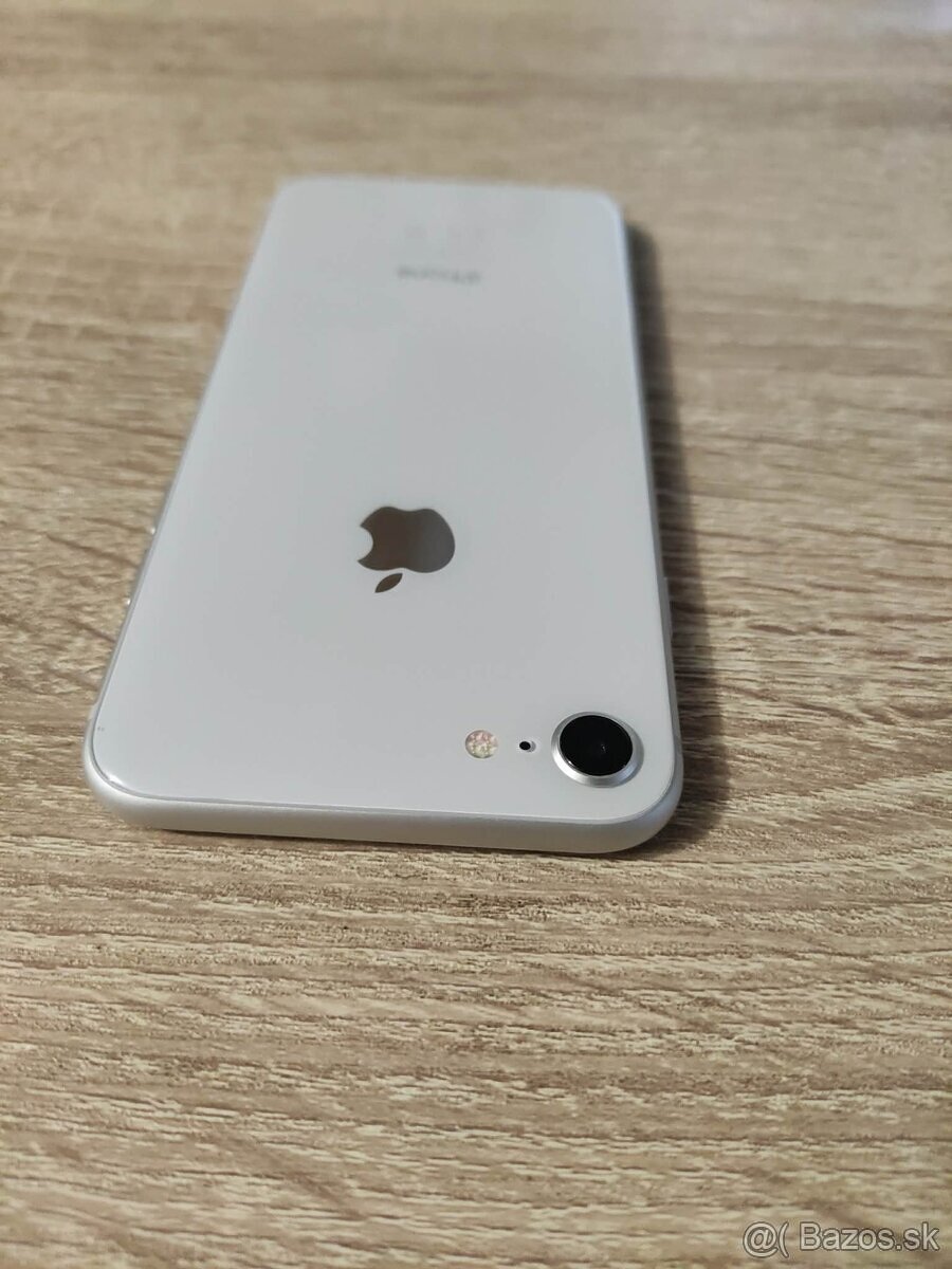 iPhone 8 / 64GB Biely / Nová batéria / TOP stav - 2