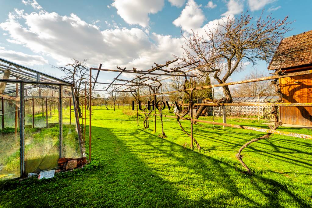 Rodinný dom s krásnou záhradou - 2