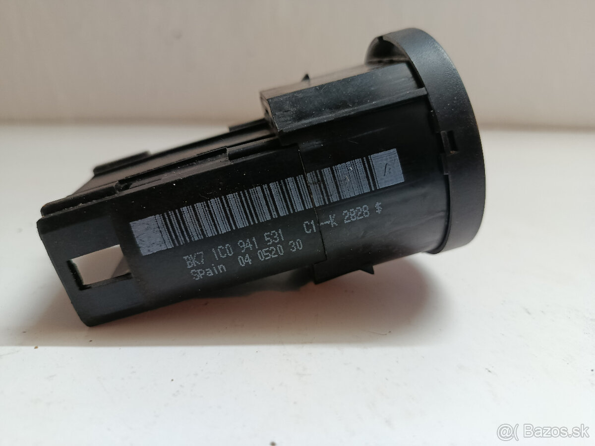 vypinac svetiel Volkswagen passat 1C0941531 20€ - 2
