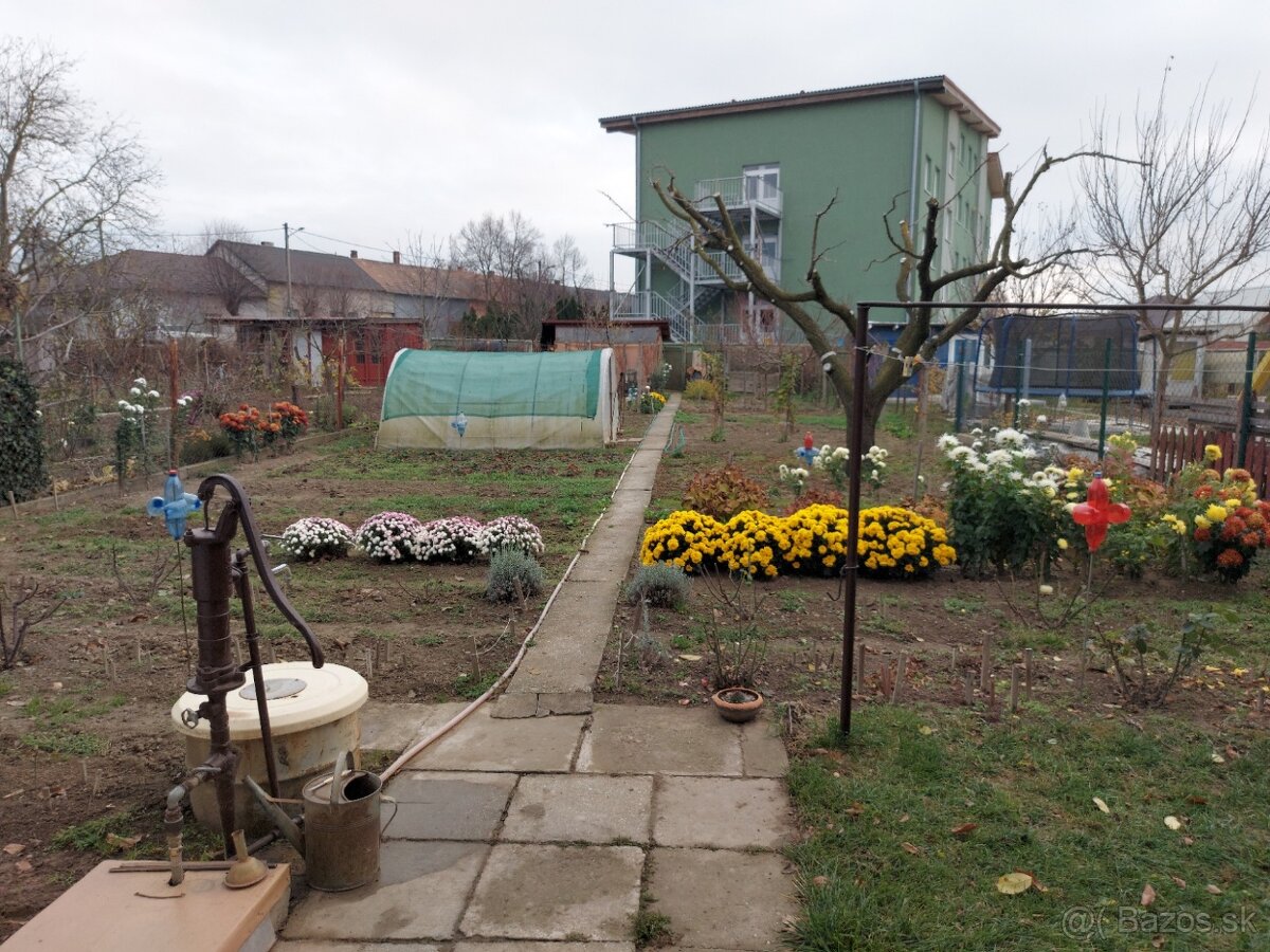 Predám- Chatka so záhradou - 2