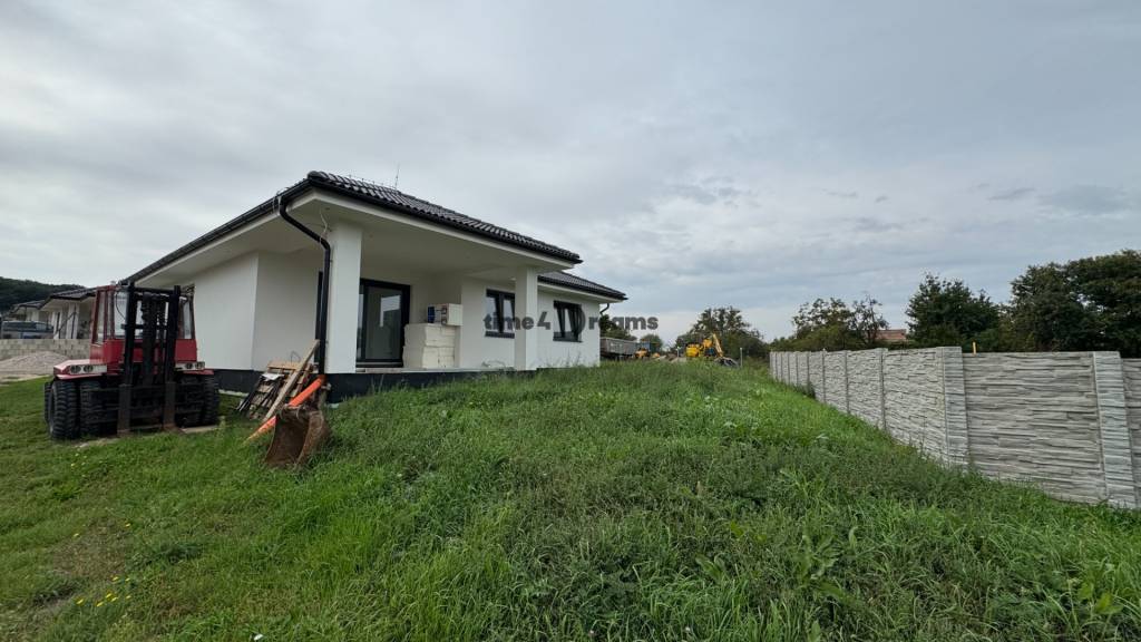 NA PREDAJ Novostavba v Zbehoch - 2