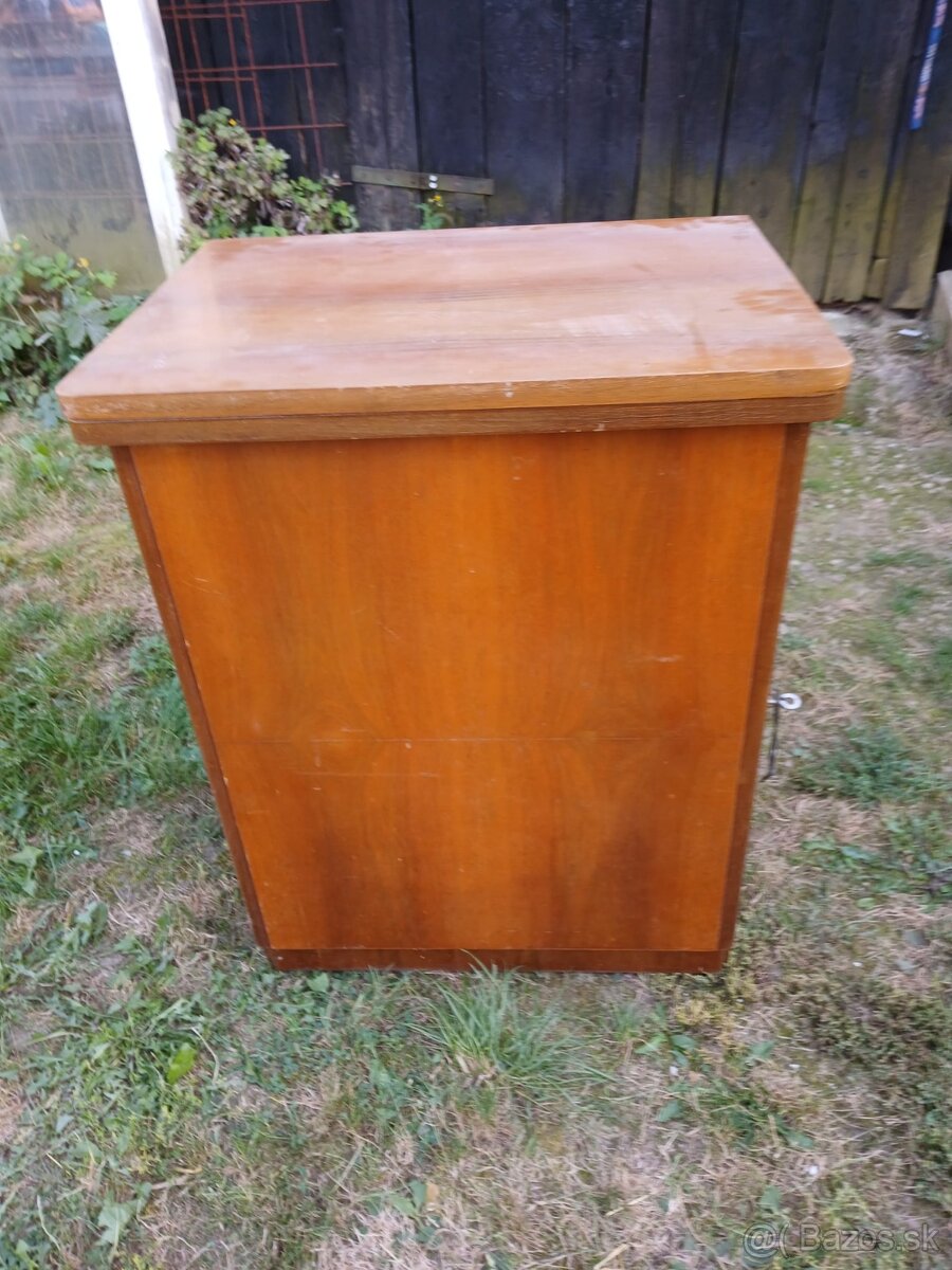 Retro šijací stroj - 2