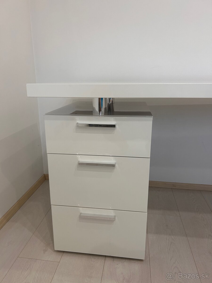 Biely lesklý stôl - 2