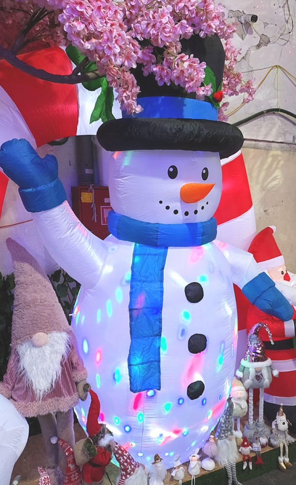 Nafukovacia svietiaca vianočná dekorácia s osvetlením - 2