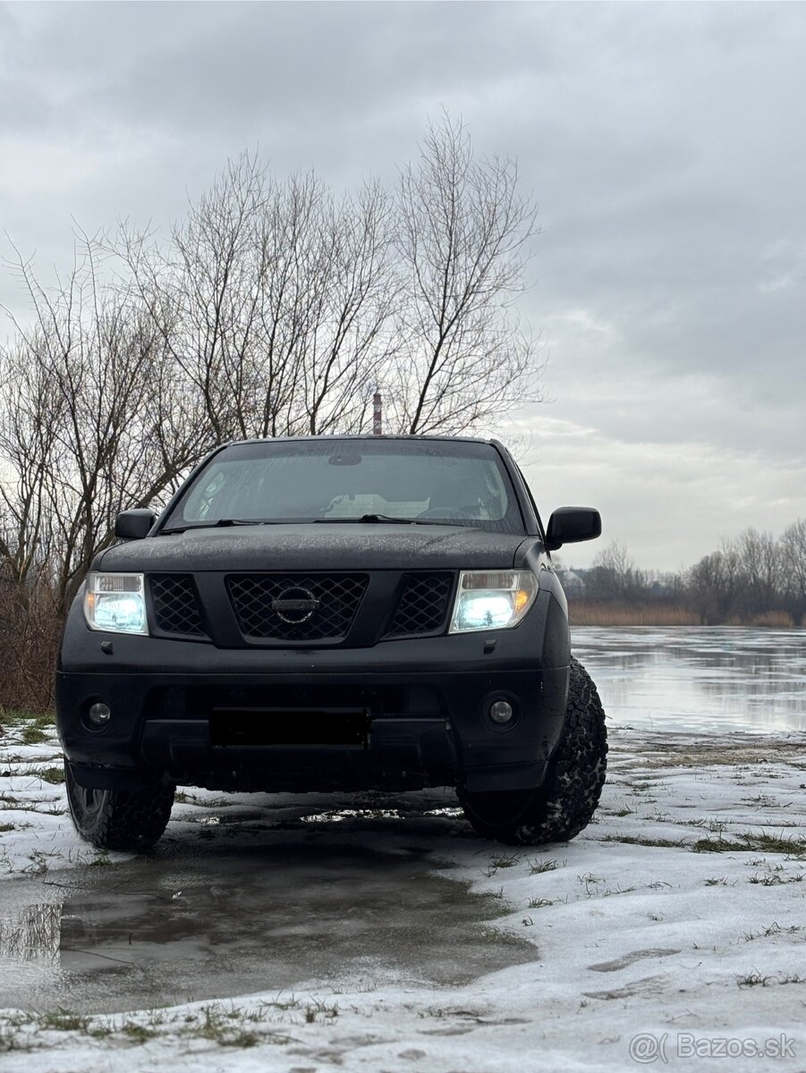 Nissan Pathfinder - 2