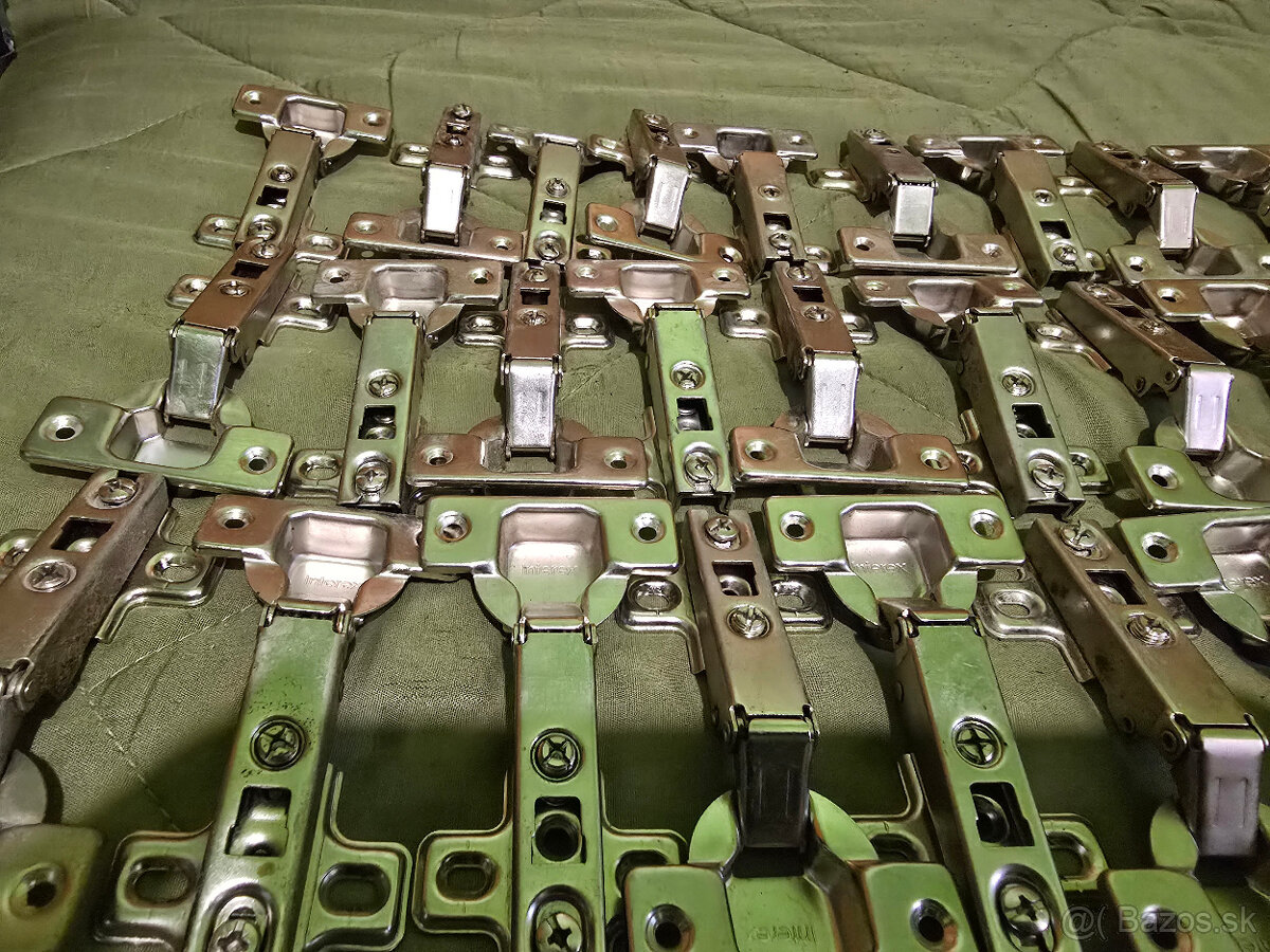 Predam pánty a uchytky - 2