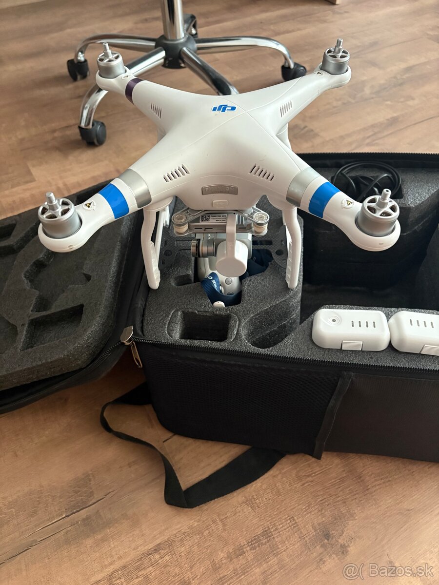 Predám dron DJI Phantom 3 4K + prepravný batoh a 2 batérie - 2
