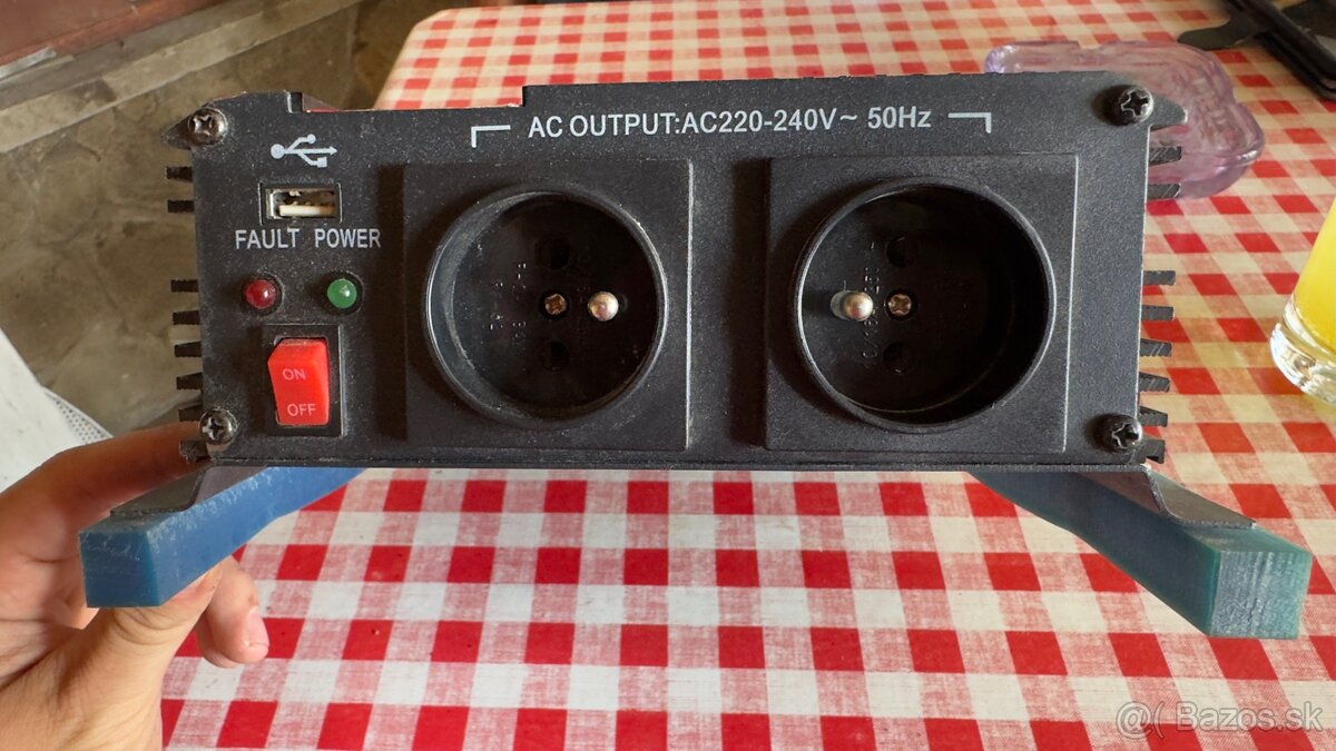 Menič napätia 12V na 230V - 2