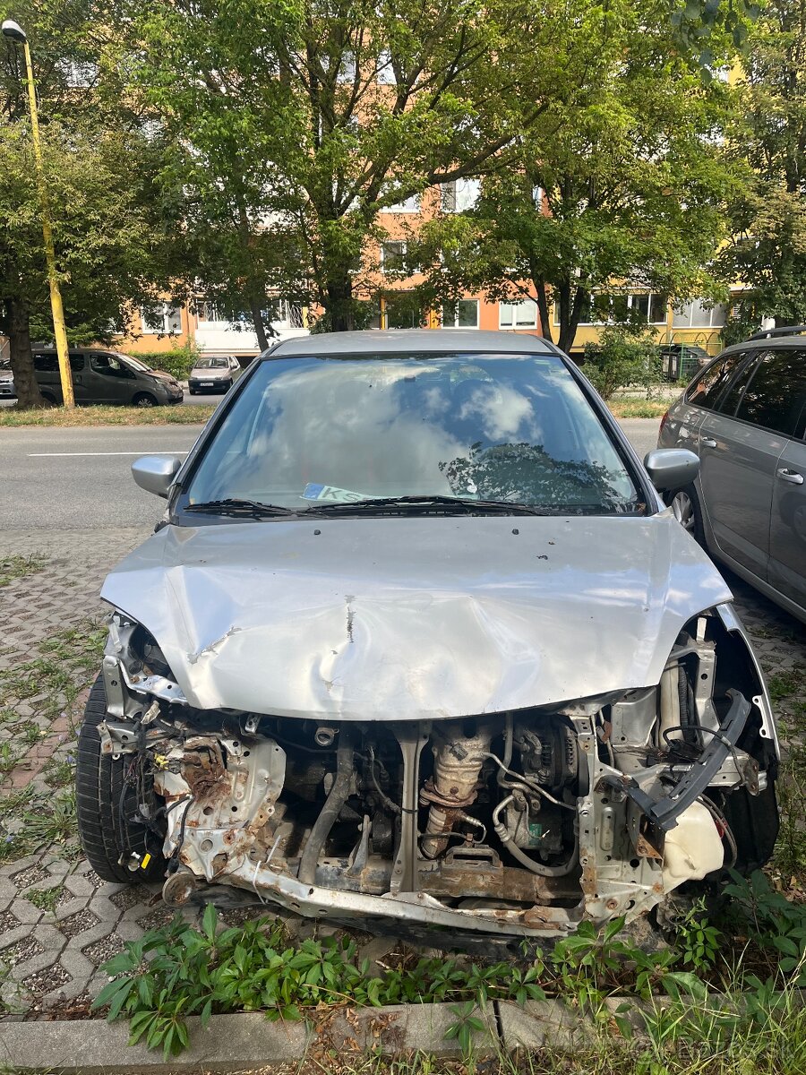 Predám Hondu Civic 1.6 v-Tec - 2