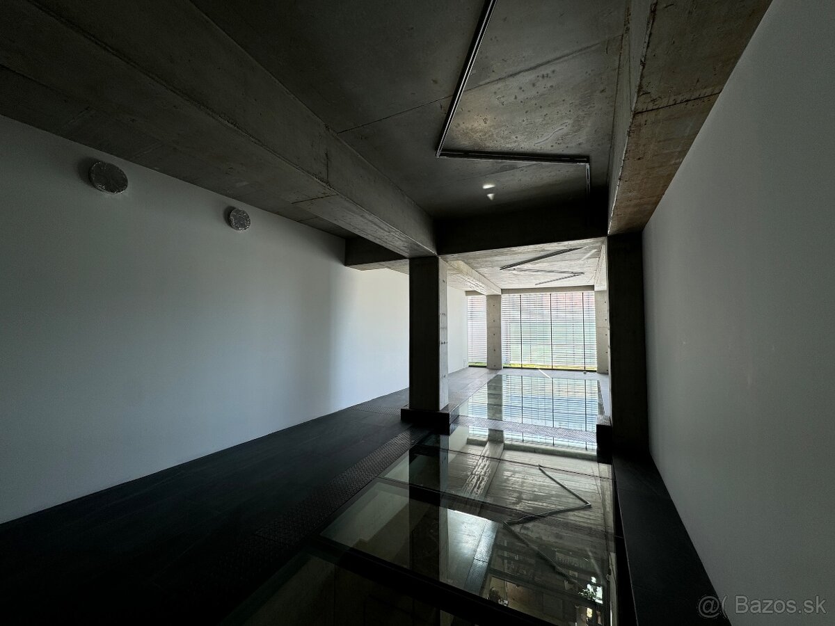 Na prenájom krásny kancelársky priestor v nákupnom centre Le - 2