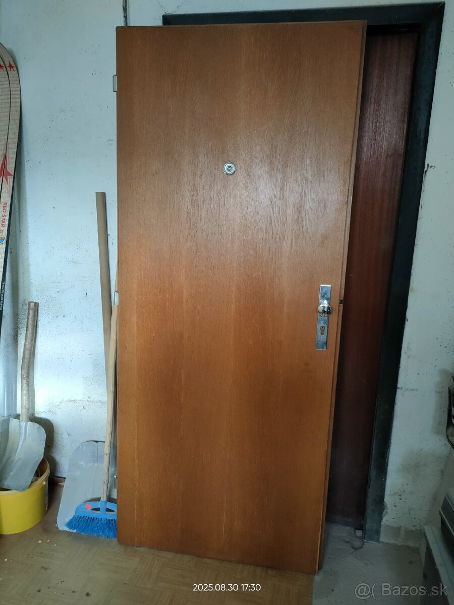 PRAVÉ dvere masív buk vchodové vonkajšie - 2