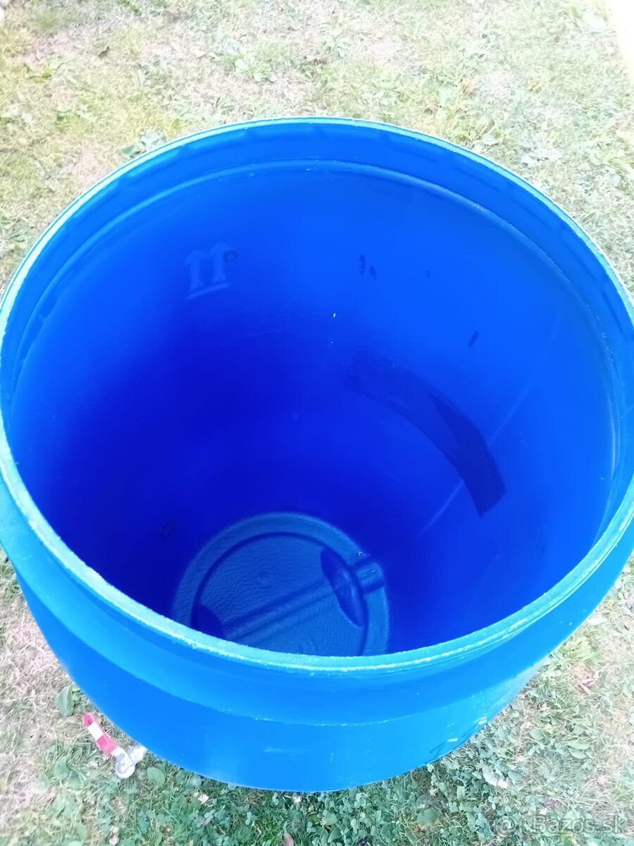Predám modrý plastový sud - 2
