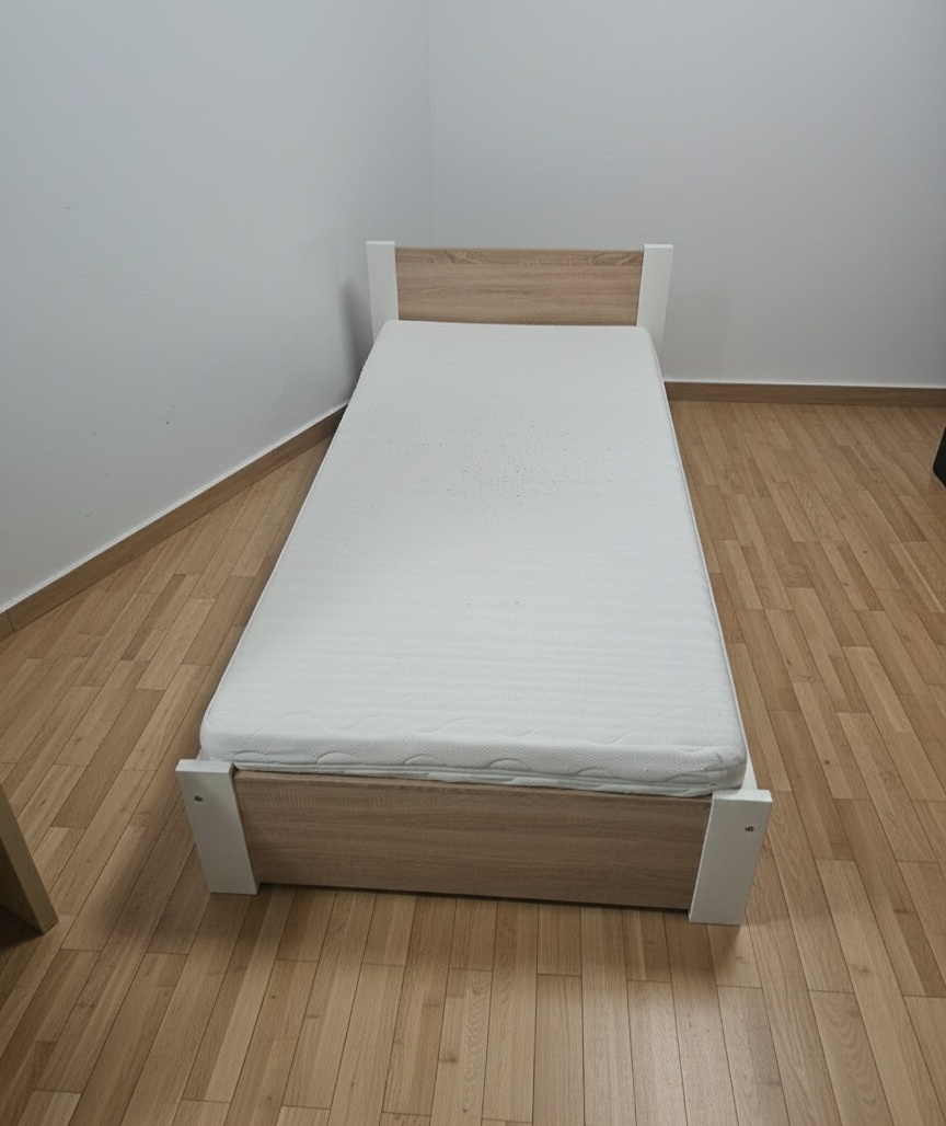 Posteľ 90x200cm s matracom - 2