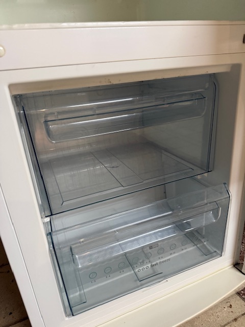 Chladnička s mrazničkou Electrolux 265L - 2