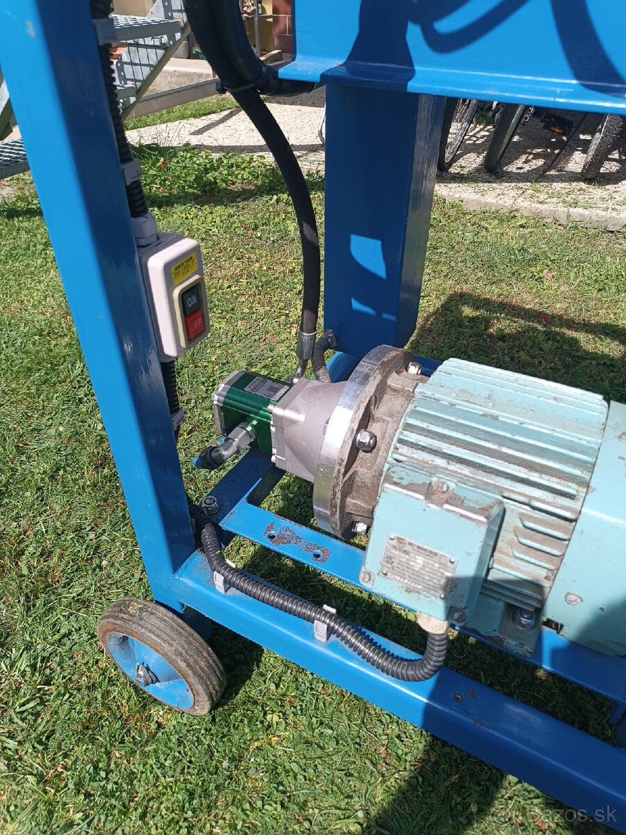 Predám hydraulický štiepačka - 2