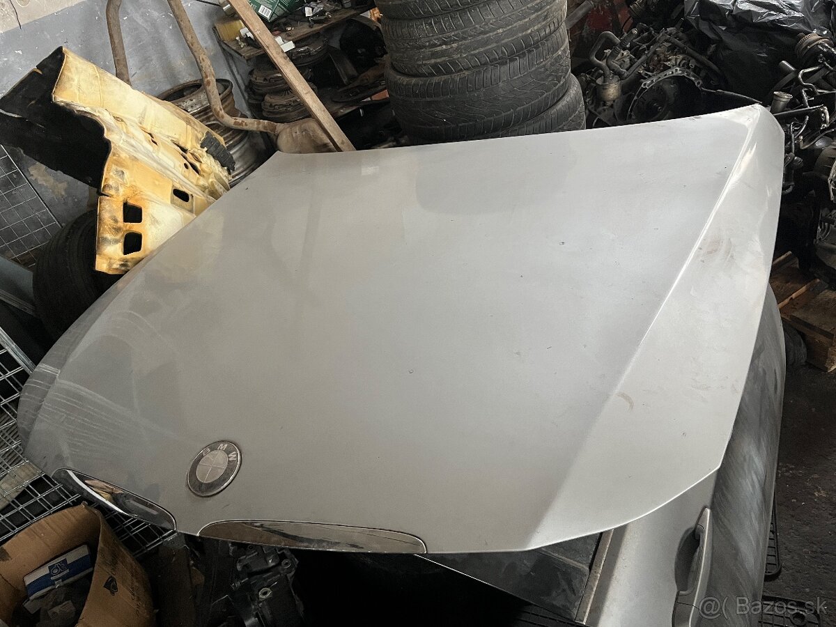 Predná kapota BMW E90 / E91 - 2