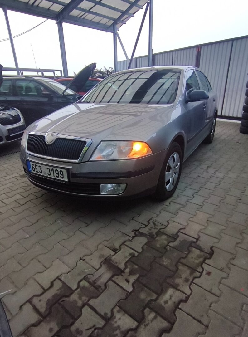Škoda Octavia 2 1.6 MPI benzin - 2