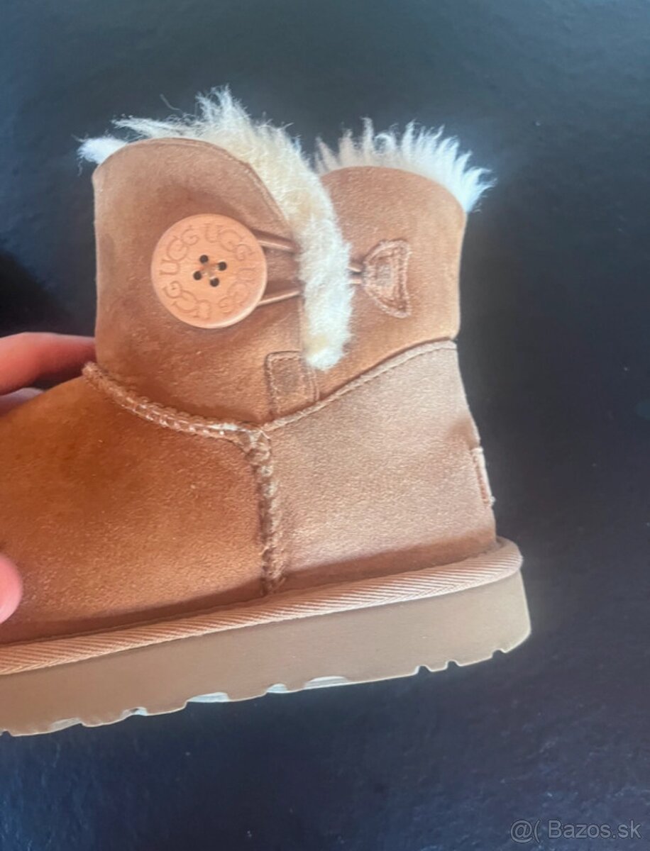 Kotníkové čižmy - UGG - 2