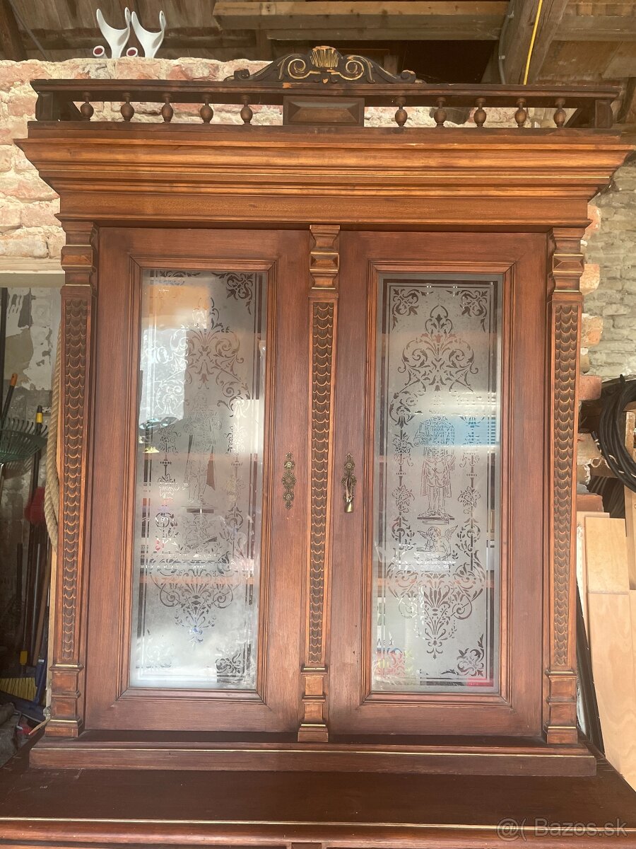 Starožitný viedenský kredenc - 2